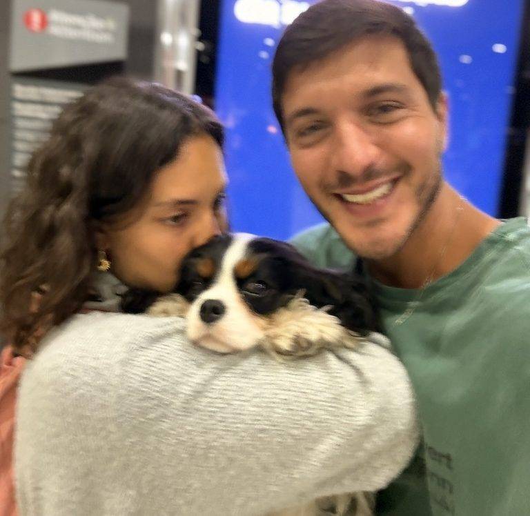 Carolina, Kevin e o Caju